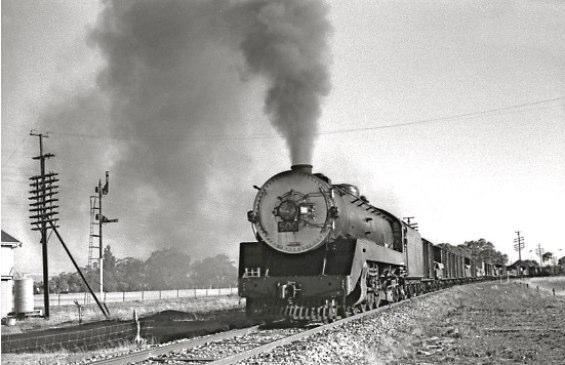 500 passes Penfield signal cabin (D McLean 1960)